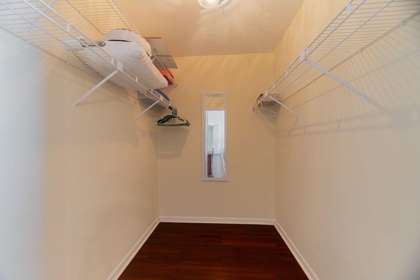 Oversize corner lot 3 bedroom, 2 bath, 2 car garage in Jupiter! - photo 8