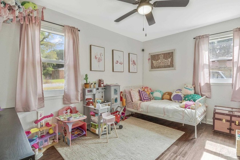 Welcome to this beautifully updated 3-bedroom, 2-bathroom home - photo 12