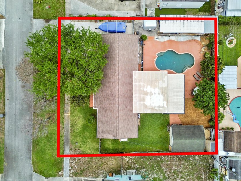 Welcome to 1560 Roy Drive, a stunningly remodeled 4-bedroom - photo 4