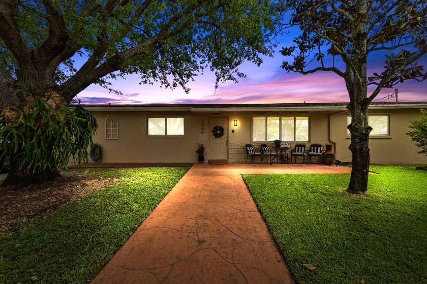 Welcome to 1560 Roy Drive, a stunningly remodeled 4-bedroom - photo 6