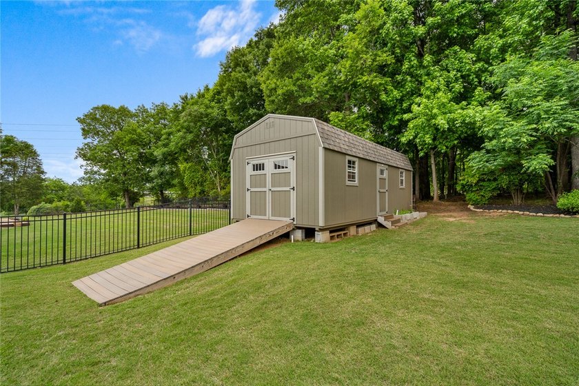 **MOTIVATED SELLERS** ** Brand new carpeting installed on the - photo 36