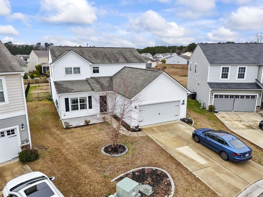 Welcome to this beautifully maintained home offering a - photo 2