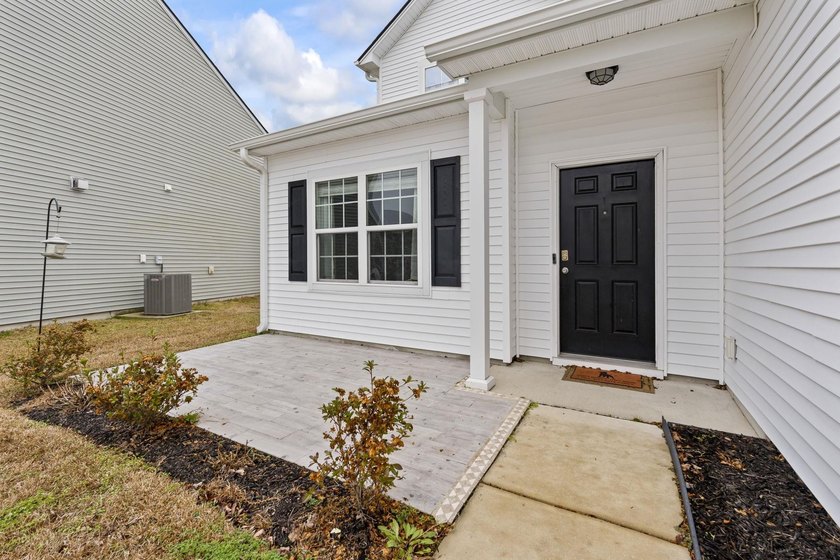 Welcome to this beautifully maintained home offering a - photo 3