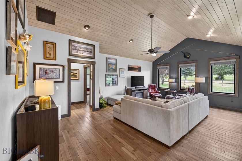 Exceptional custom mountain home showcasing timeless - photo 8