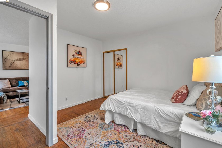 Welcome home! This adorable 2-bedroom, 1-bathroom house has been - photo 12