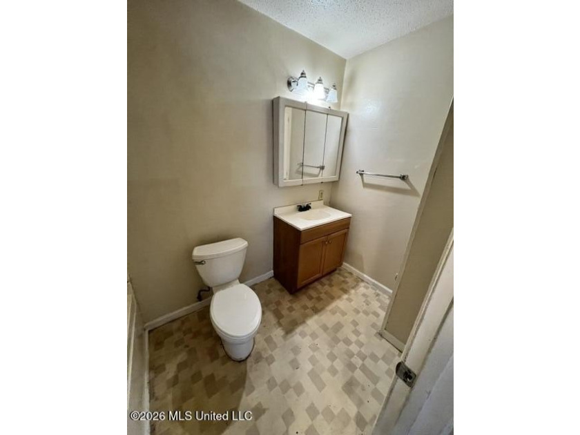 Income producing 4-plex in Pascagoula located off Old Mobile Hwy - photo 16
