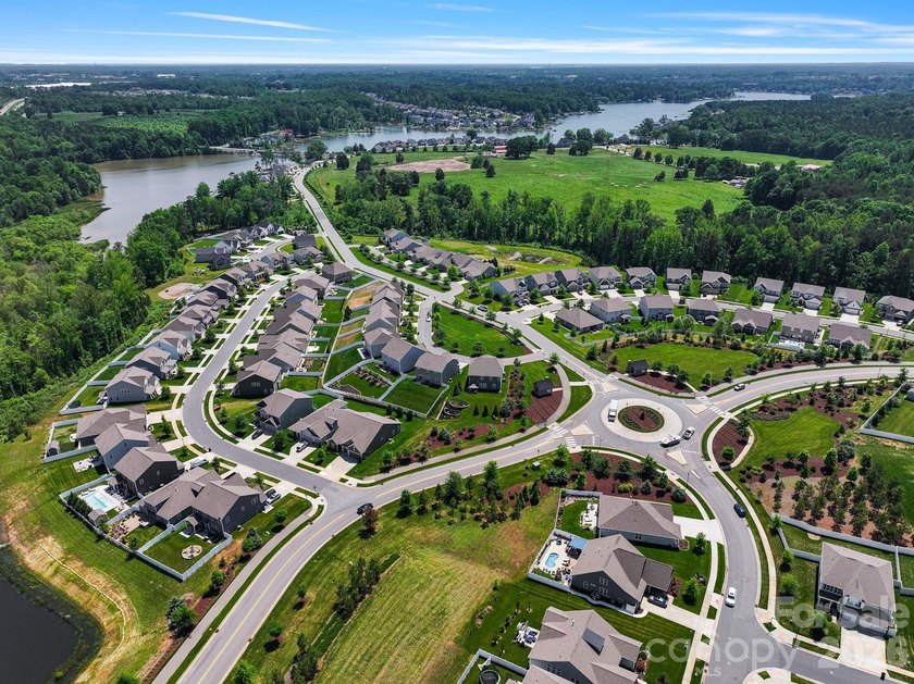 Move-in ready Lake Norman lifestyle home. 5 bed, 4 bath, 2,945 - photo 45