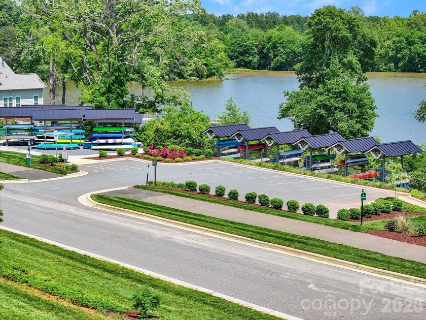 Move-in ready Lake Norman lifestyle home. 5 bed, 4 bath, 2,945 - photo 46