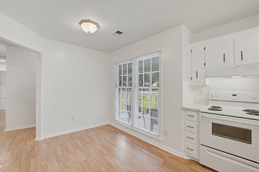 Take a look at this Beautiful 3-bed, 2-bath home with 1,186 sqft - photo 8