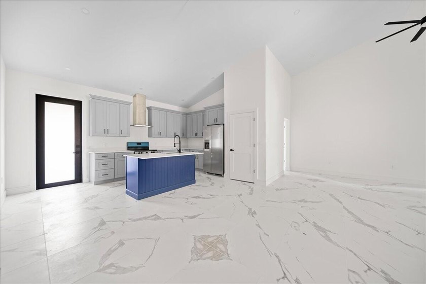 Welcome to this brand new 2026 built home in Port Charlotte - photo 6