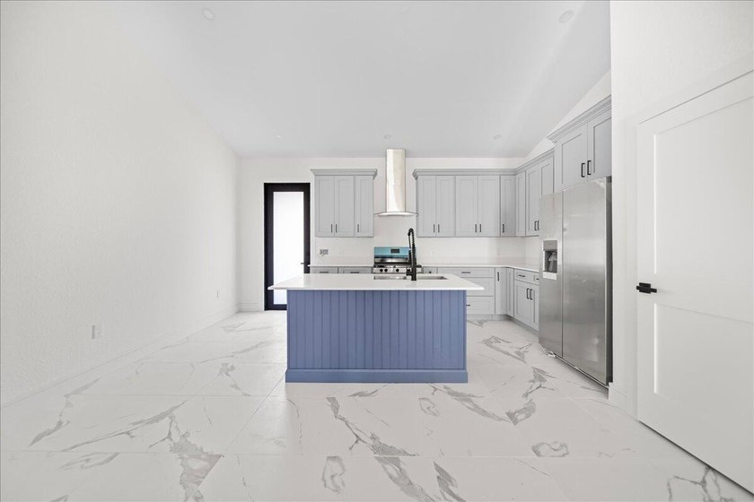 Welcome to this brand new 2026 built home in Port Charlotte - photo 7