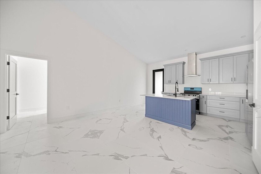 Welcome to this brand new 2026 built home in Port Charlotte - photo 8