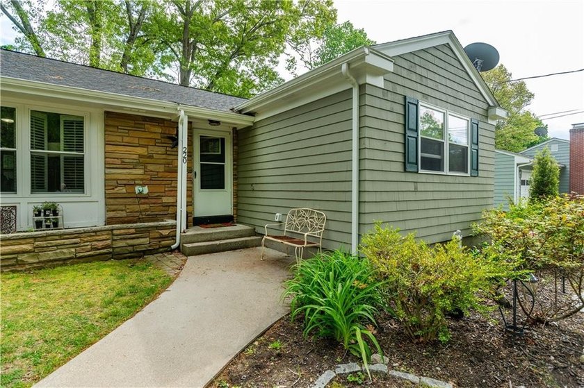 Unique Greenwood proper L shaped ranch with 100 percent interior - photo 4