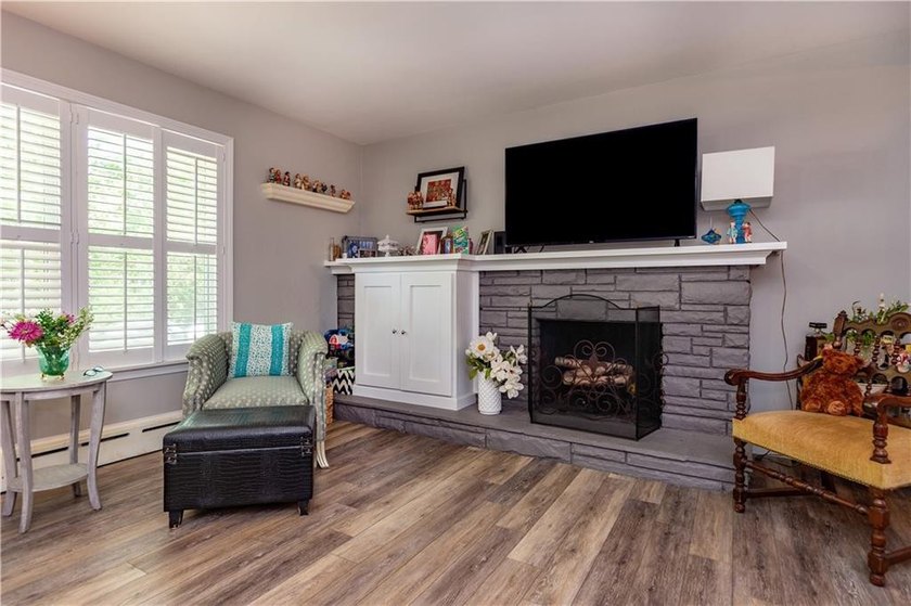 Unique Greenwood proper L shaped ranch with 100 percent interior - photo 9