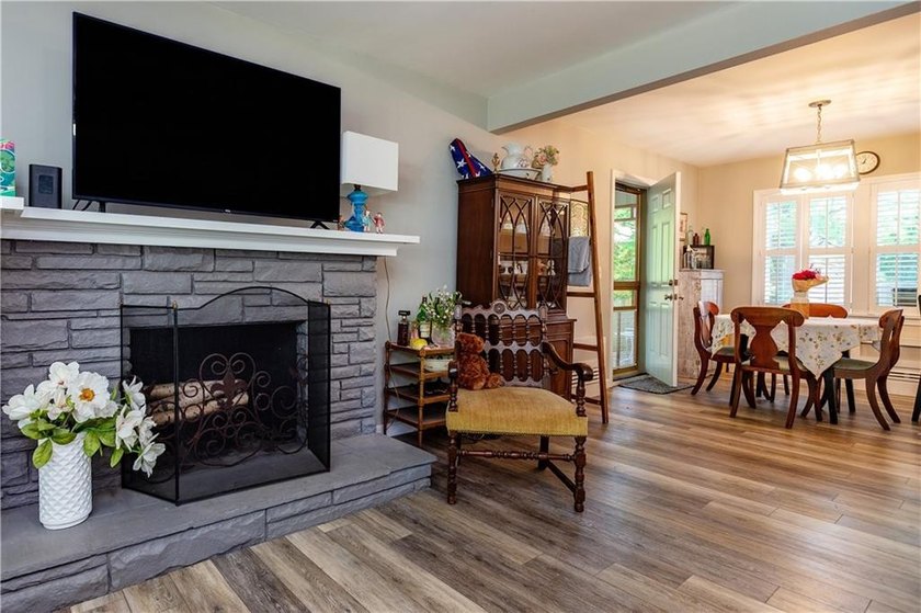 Unique Greenwood proper L shaped ranch with 100 percent interior - photo 10