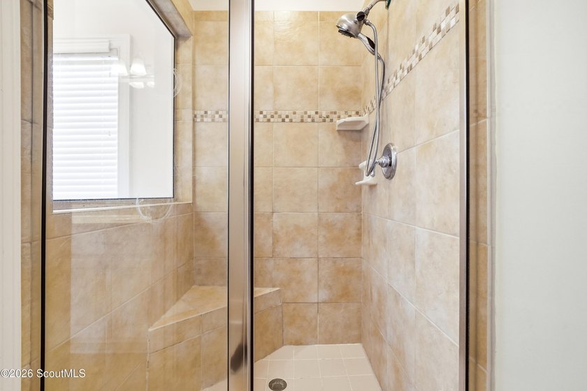 Welcome to this beautifully maintained 5-bedroom, 3.5-bath home - photo 12