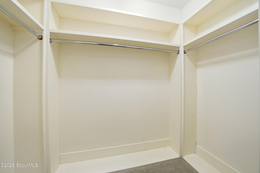 Welcome to this beautifully maintained 5-bedroom, 3.5-bath home - photo 14