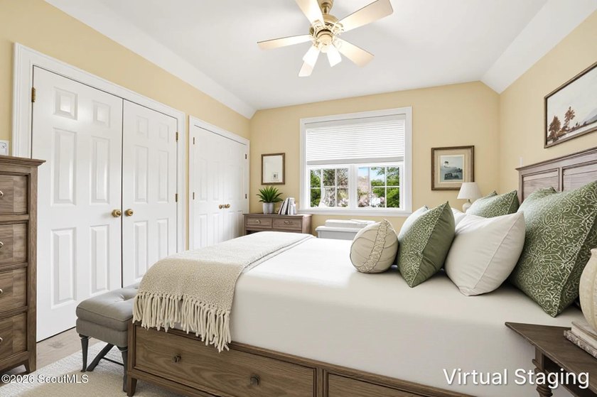Welcome to this beautifully maintained 5-bedroom, 3.5-bath home - photo 15