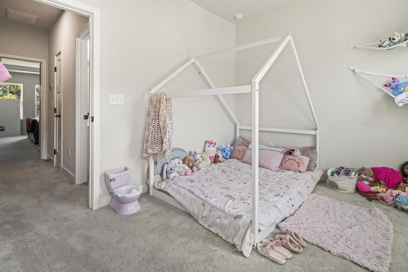 Welcome to 124 Galil Dr., Unit 21D - a stunning three-bedroom - photo 17
