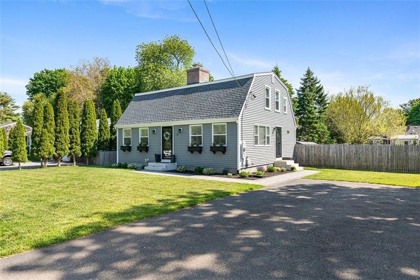 Welcome to this beautifully maintained 4-bedroom, 1.5-bath home - photo 2