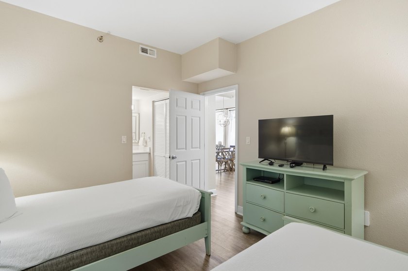 Seller is offering $5,000 towards the buyer's closing costs or - photo 23