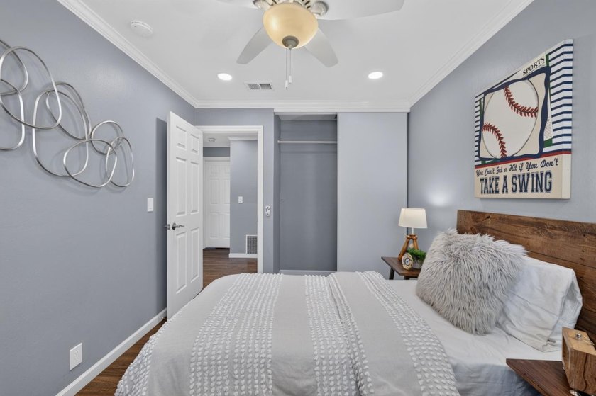 Beautiful ranch home, ideally located close to Shady Oaks Park - photo 26