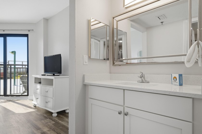 Seller is offering $5,000 towards the buyer's closing costs or - photo 30