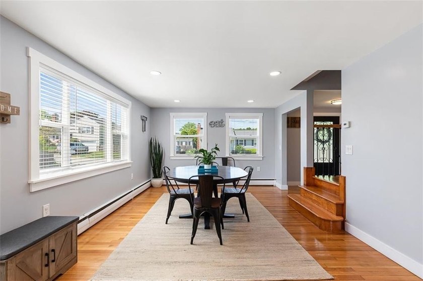 Welcome to this beautifully maintained 4-bedroom, 1.5-bath home - photo 10