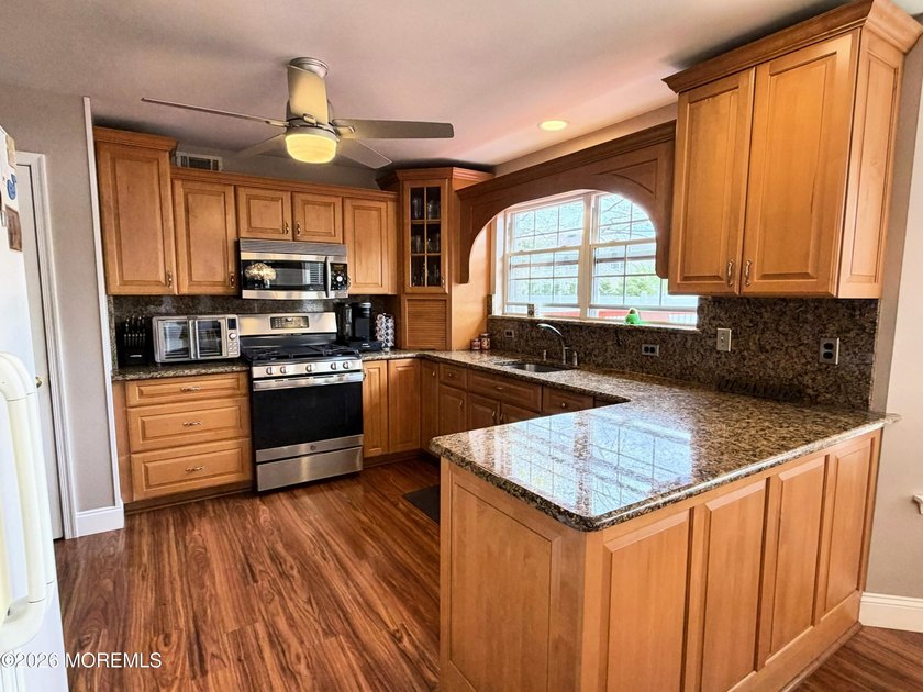 BACK ON THE MARKET- This 4-bedroom, 2.5 bath Center hall - photo 4