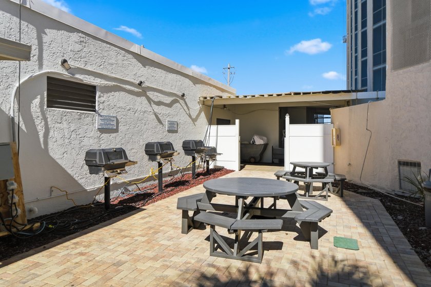 Seller is offering $5,000 towards the buyer's closing costs or - photo 45