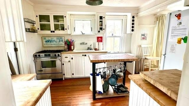 *Lawrence House* Sweet iconic Farmhouse with gorgeous views of - photo 8