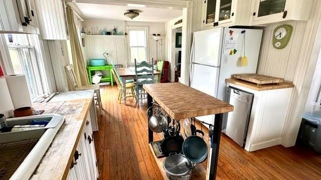 *Lawrence House* Sweet iconic Farmhouse with gorgeous views of - photo 9