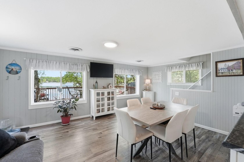 Completely renovated and move-in ready, this charming 2-bedroom - photo 12