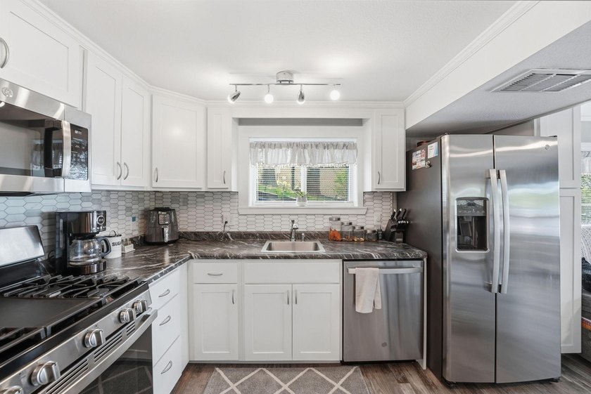 Completely renovated and move-in ready, this charming 2-bedroom - photo 16