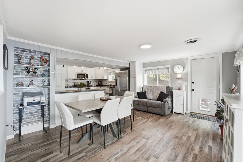 Completely renovated and move-in ready, this charming 2-bedroom - photo 21