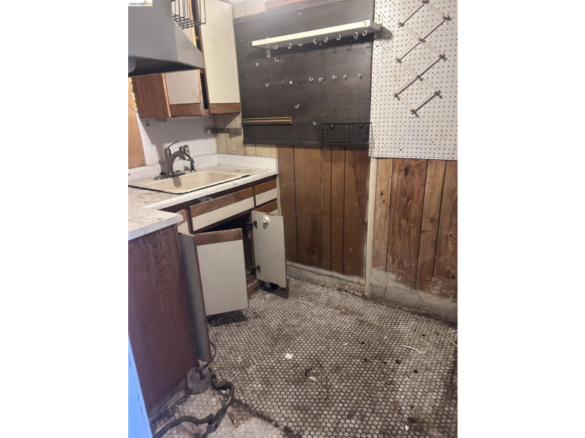 Location! Location! Location! Calling all investors, contractors - photo 24