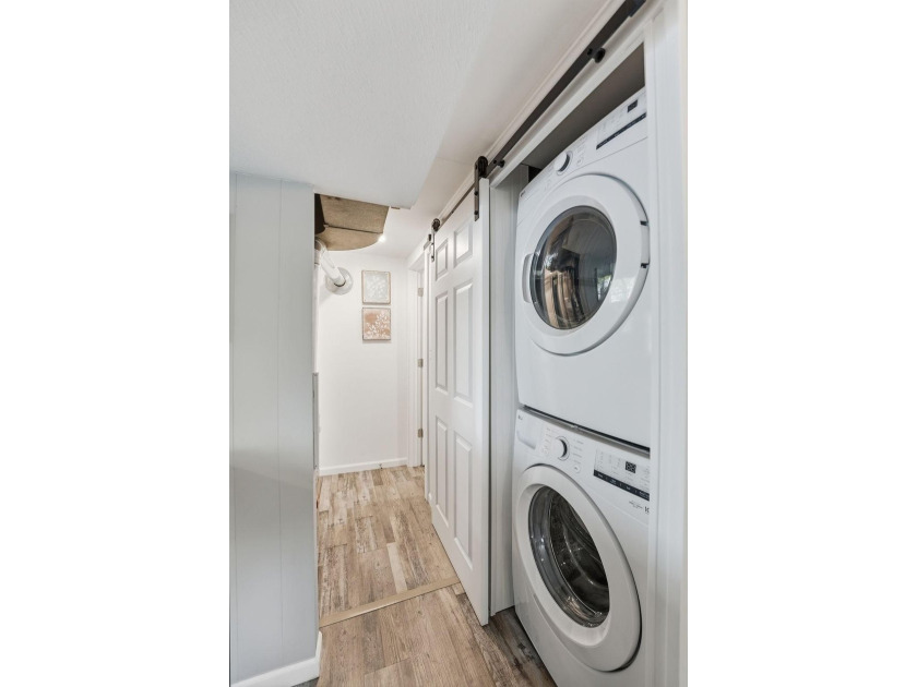 Completely renovated and move-in ready, this charming 2-bedroom - photo 32