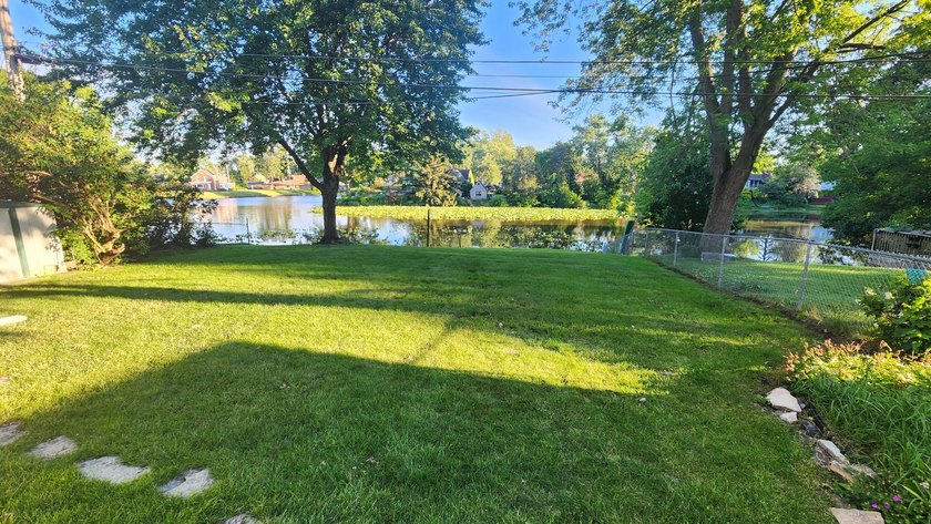 LAKEFRONT in downtown Hobart! This adorable classic brick home - photo 34