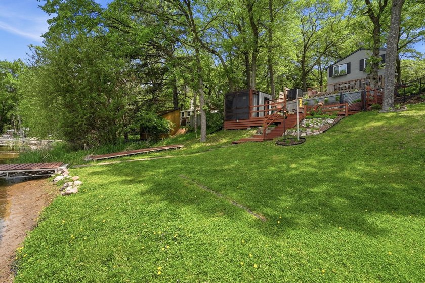 Completely renovated and move-in ready, this charming 2-bedroom - photo 47