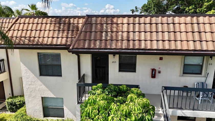 Welcome home to your well-maintained 2BR/2BA condo just steps - photo 2