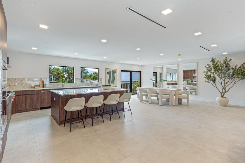 Classic Fort Lauderdale meets modern luxury in this beautifully - photo 4