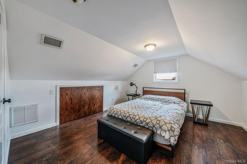 Welcome to 253 E Riviera Drive a charming expanded Cape-style - photo 15