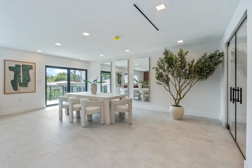 Classic Fort Lauderdale meets modern luxury in this beautifully - photo 5