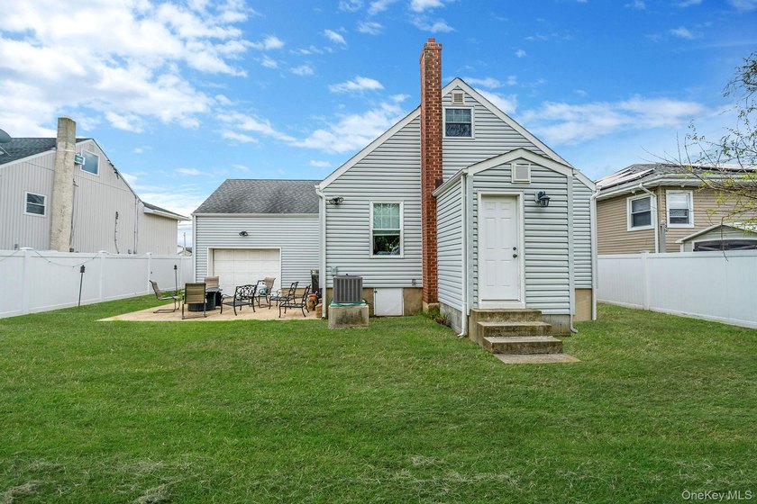 Welcome to 253 E Riviera Drive a charming expanded Cape-style - photo 20