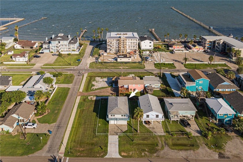 Coastal charm with Aransas Bay views in the heart of Rockport! - photo 34
