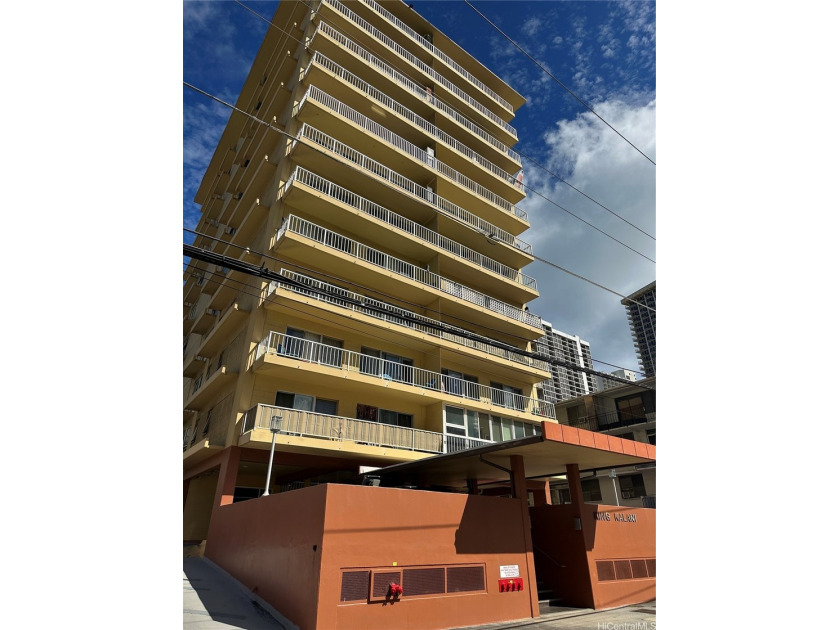 Beautiful and versatile 2-bedroom, 1.5-bath corner unit with a - photo 2