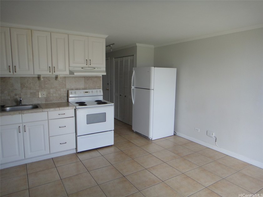 SERENE &amp; COZY (1) BEDROOM &amp; BATHROOM APARTMENT &amp; COVERED/SECURED - photo 2