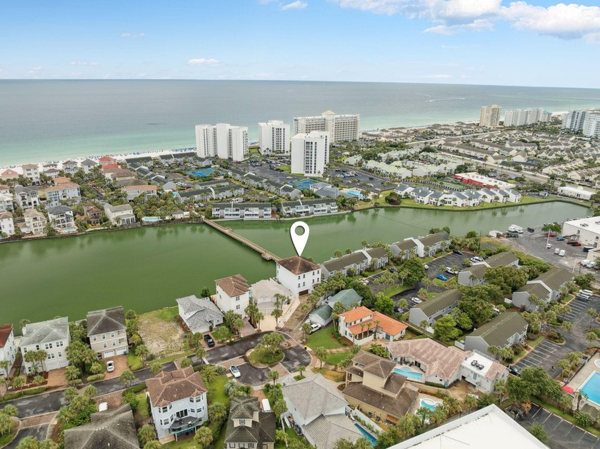 A stunning lakefront estate in the heart of Destin, Florida - photo 12
