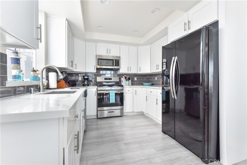 This stunning three-level waterfront home on Sunset Island - photo 12
