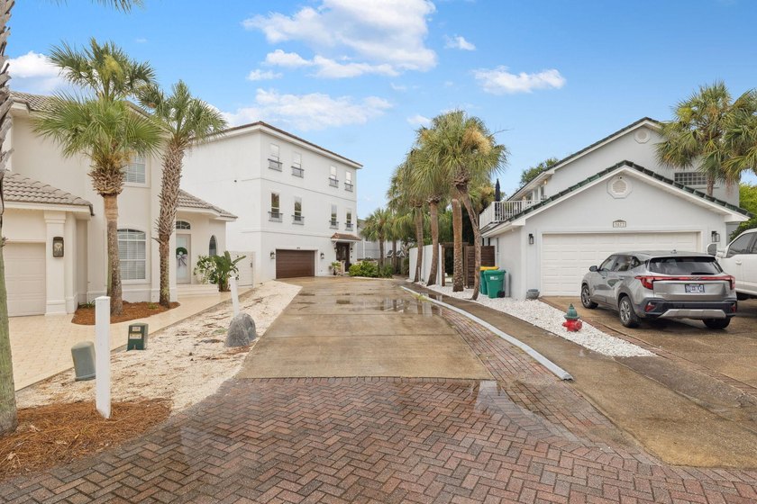 A stunning lakefront estate in the heart of Destin, Florida - photo 17